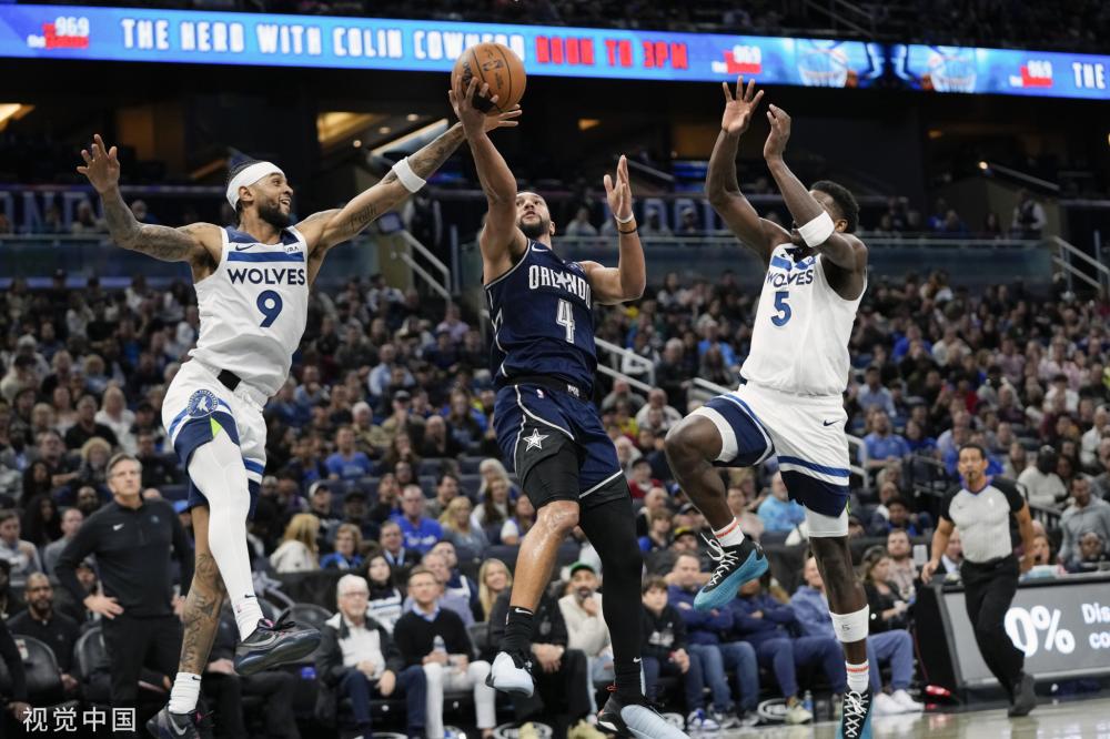 罗马诺：拜仁正与约纳坦-塔谈一份三年合同，仍在等球员答复.